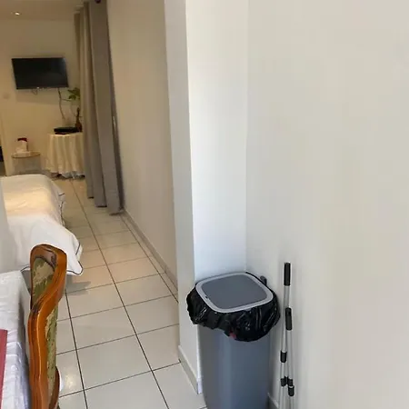 - Carré De Soie En Velin * Vaulx-en-Velin