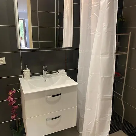 - Carré De Soie En Velin *